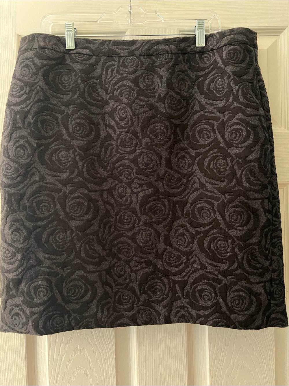 LOFT Black Rose-Pattern Pencil Skirt